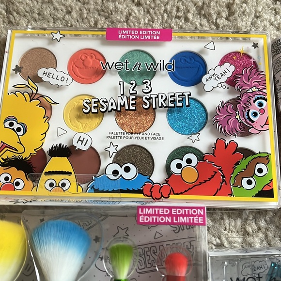 NWT Sesame Street + Wet N' Wild Limited Edition Makeup and Makeup Bag Lot - Picture 6 of 6
